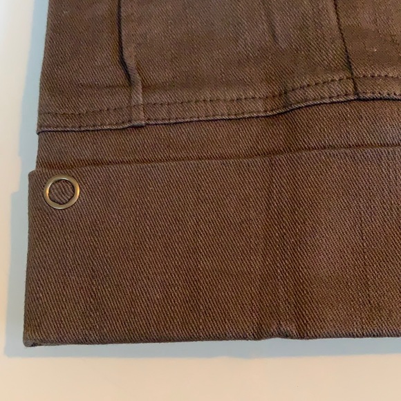 Rabbit and Empee V-waist tomboy shorts - in brown - Picture 3 of 8